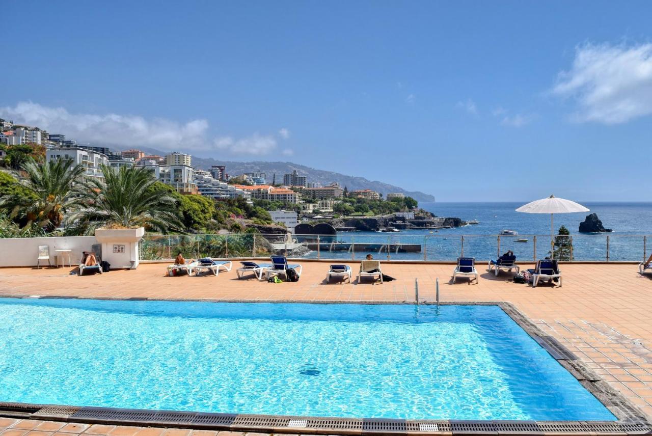 Blue Wave, A In Madeira Funchal (Madeira)